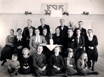 Evangelister ur Sions församlingsgrupp i Bråta Salong, 1930-tal. Fotograf okänd, bilden finns i Ringarums bildarkiv.