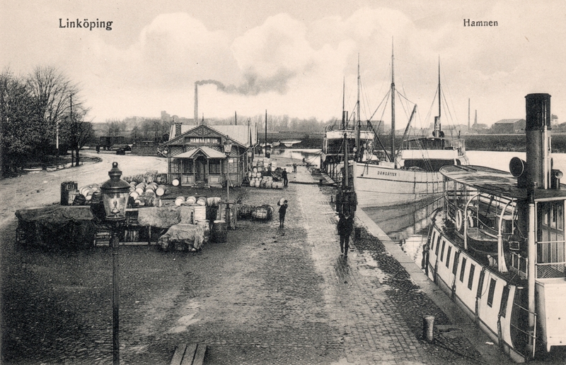 Linköpings hamn 1918 med Ejo till höger.