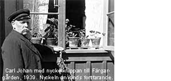 Carl Johan med nyckelknippan till Färgargården, 1939. Nyckeln används fortfarande.