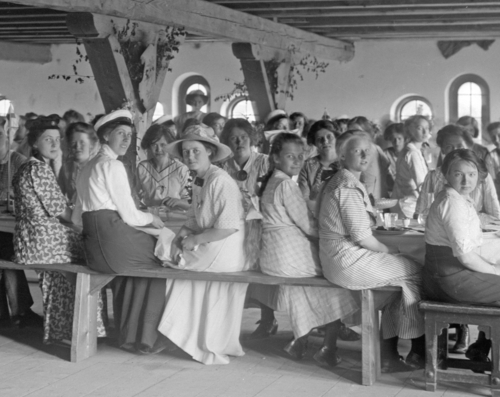 Kvinnligt studentmöte i Bjärka Säby, 1912. Fotograf J.E. Thorin 
