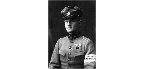 Kapten Einar Lundborg iförd estnisk uniform 1918.